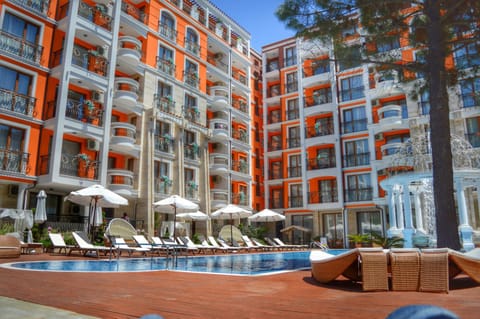 Garden, Swimming pool, Swimming pool, sunbed