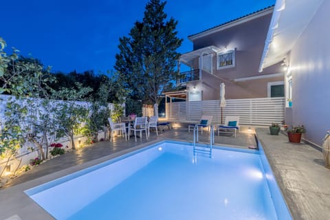 Property building, Balcony/Terrace, Swimming pool