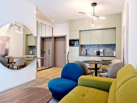 Kitchen or kitchenette, Living room