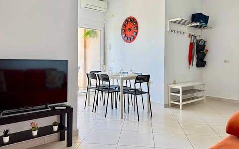 TV and multimedia, Kitchen or kitchenette, Dining area, Evening entertainment
