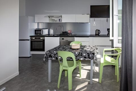 TV and multimedia, Dining area, minibar, pet friendly, stove