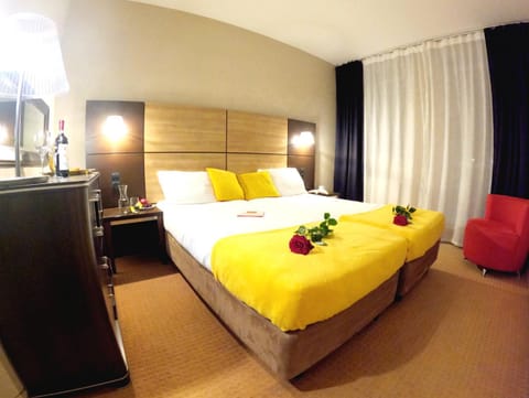Bed, Photo of the whole room, Bedroom, hair dresser