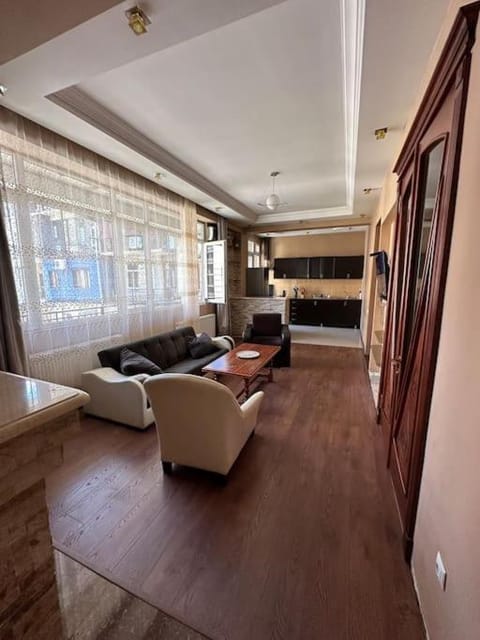 TV and multimedia, Kitchen or kitchenette, Living room, Seating area
