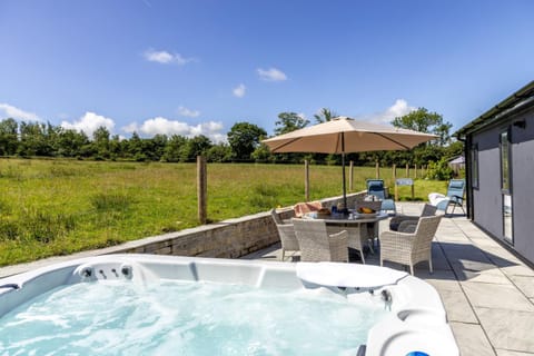 Patio, Natural landscape, Hot Tub