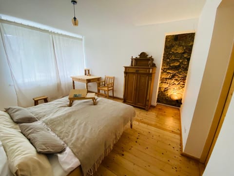 Bed, Other, Other, Other, Photo of the whole room, Seating area, Bedroom, towels, towels