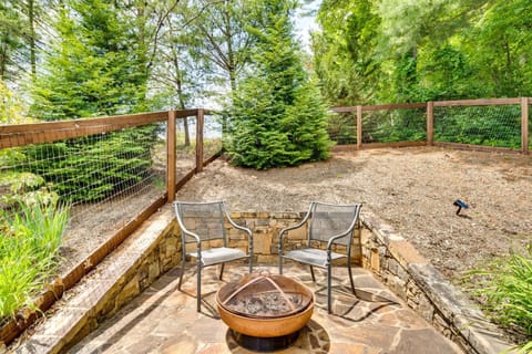 Blue Ridge Mountain Home with Sunroom Pets Welcome House in Fairview