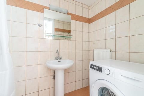 Bathroom, washing machine