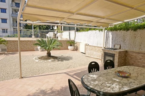 Property building, Balcony/Terrace, Balcony/Terrace