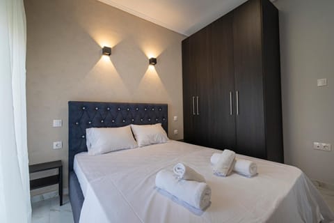 Bed, Photo of the whole room, Bedroom, towels, wardrobe