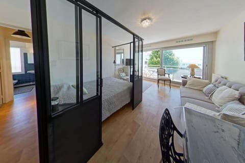 RÉF 119 LARMOR-PLAGE Appartement studio moderne Apartment in Brittany