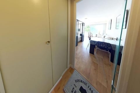 RÉF 119 LARMOR-PLAGE Appartement studio moderne Apartment in Brittany