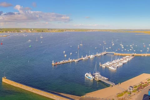 RÉF 119 LARMOR-PLAGE Appartement studio moderne Apartment in Brittany