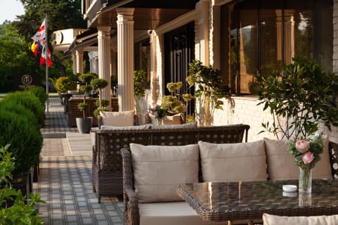 Patio, Spring, Garden, Seating area, Garden view