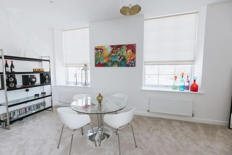 Coffee/tea facilities, Dining area