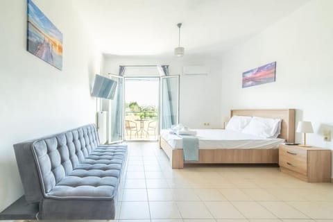 Bed, Living room, Photo of the whole room, Seating area