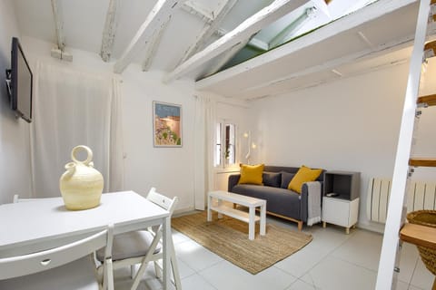 TV and multimedia, Living room, Dining area