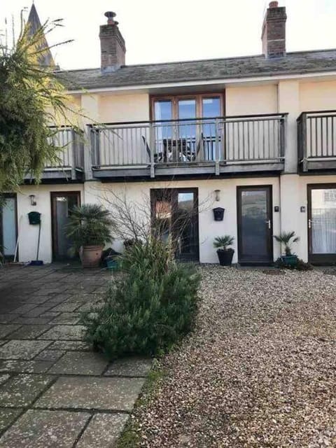 2 Dorset Mews House in Lyme Regis