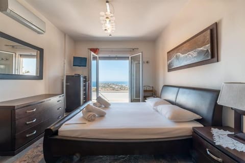 Bed, Natural landscape, TV and multimedia, Photo of the whole room, Bedroom, air conditioner