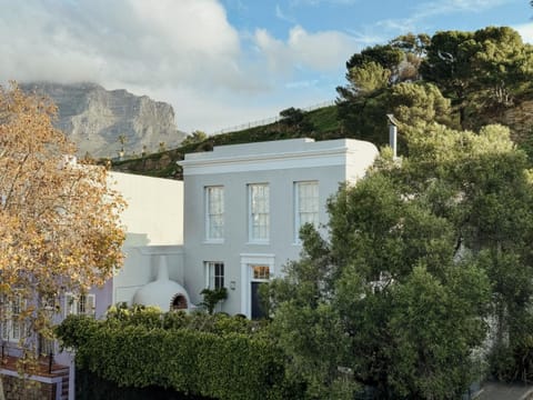 Property building, Natural landscape, Landmark view, Mountain view