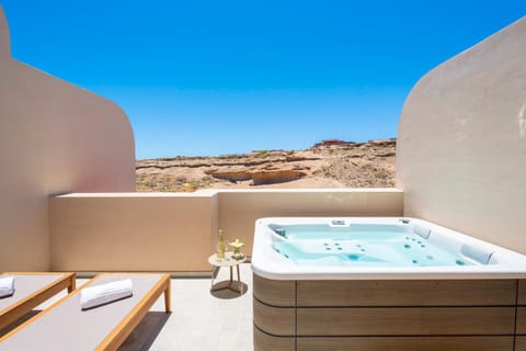 Natural landscape, Hot Tub, Balcony/Terrace, sunbed