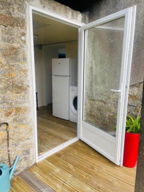 Kitchen or kitchenette, washing machine