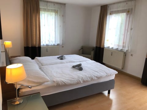 Bed, Day, Summer, Photo of the whole room, Decorative detail, Bedroom, Time of day, towels