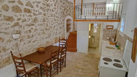 Στούντιο σε πέτρινο σπίτι, κοντά σε παραλία Apartment in Messenia