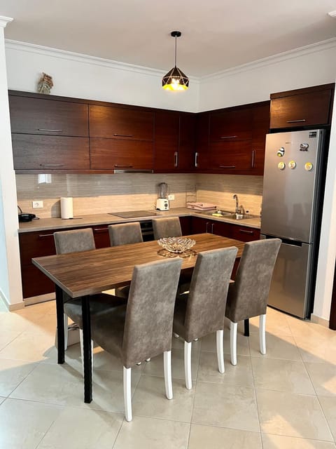 Kitchen or kitchenette, Dining area, pet friendly