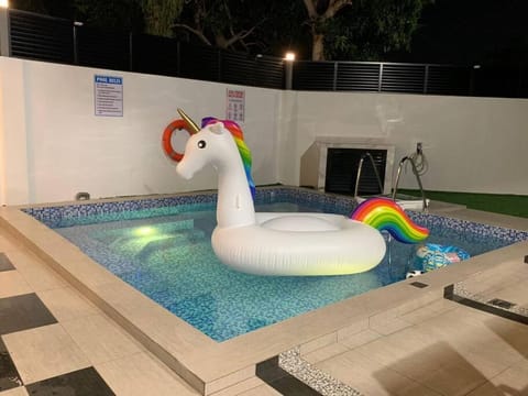Swimming pool, Swimming pool