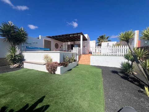 Property building, Garden, Garden view, Swimming pool, Breakfast, Parking
