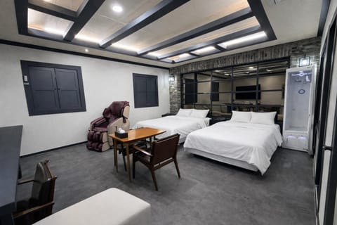Bed, Photo of the whole room, Bedroom, wardrobe, air conditioner
