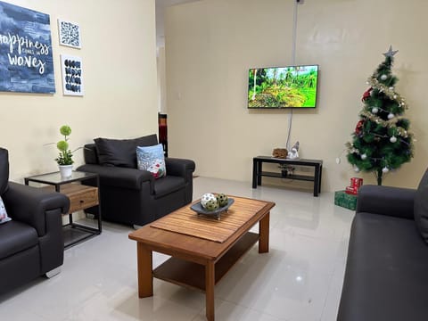 Communal lounge/ TV room, TV and multimedia, Living room, Seating area