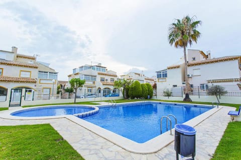 Property building, Garden, Swimming pool