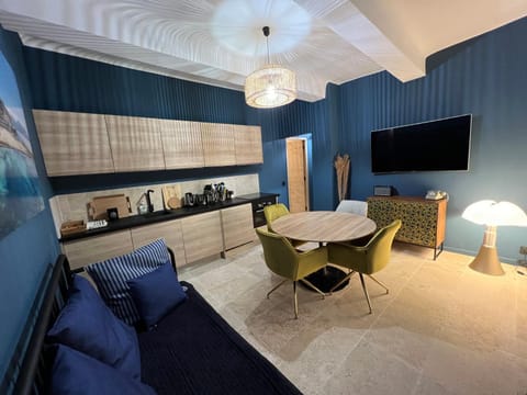 TV and multimedia, Living room, Dining area