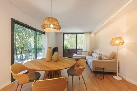 Living room, Seating area, Dining area