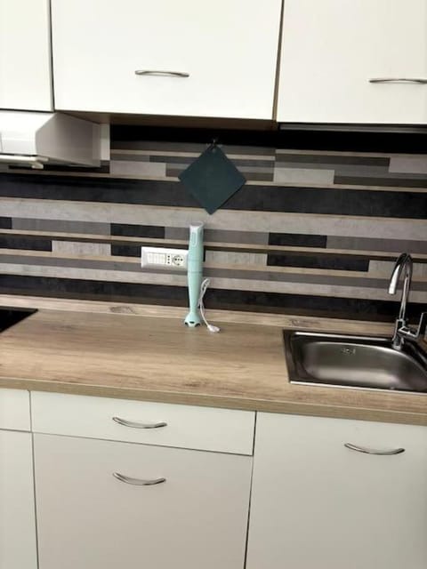 Intero Alloggio - Chiaia Apartment in Naples