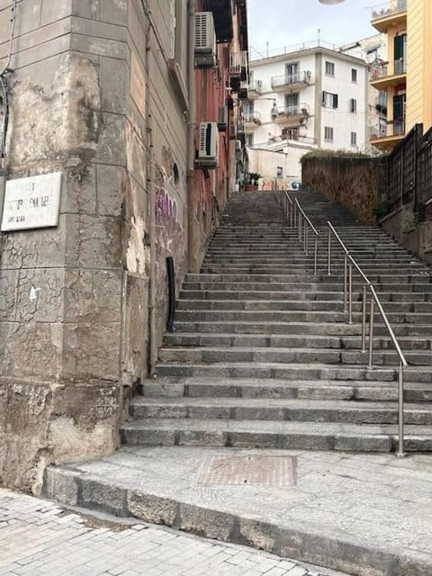 Intero Alloggio - Chiaia Apartment in Naples