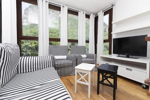 Communal lounge/ TV room, Living room