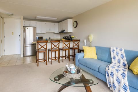 Honolulu Condo Stay with Balcony Walk to Beaches! Apartment in McCully-Moiliili