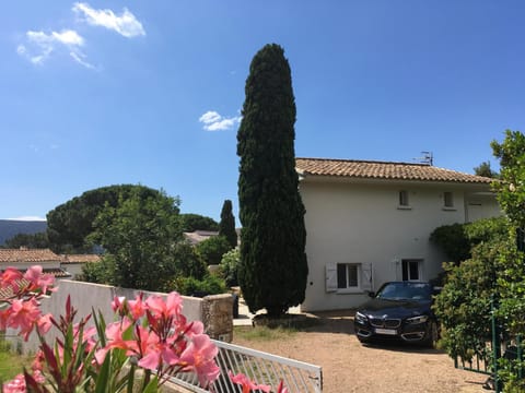Property building, Spring, Summer, Garden, Garden view, Parking