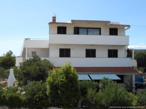 Property building, Patio, Facade/entrance