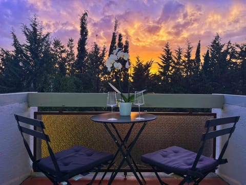 Patio, Day, View (from property/room), Balcony/Terrace, Dining area, Sunrise, Sunset