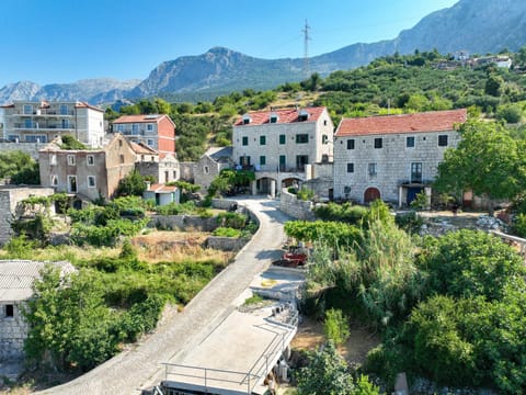 Stone house Kurtić stara Podgora House in Split-Dalmatia County