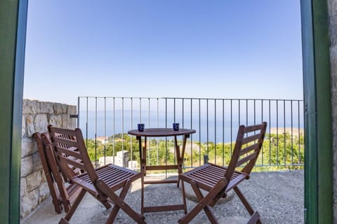 Stone house Kurtić stara Podgora House in Split-Dalmatia County