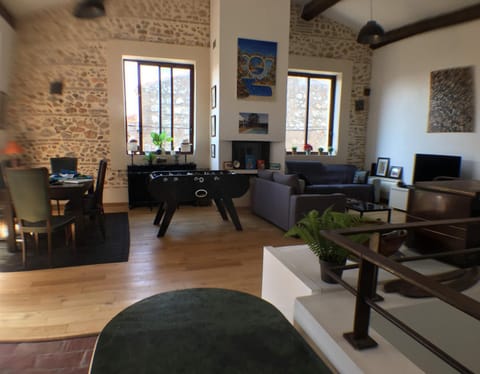 Living room, Seating area