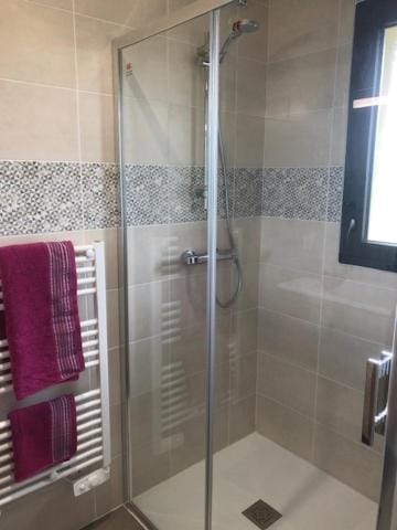 Shower, Bathroom, towels