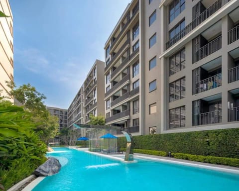 Property building, Swimming pool, Swimming pool
