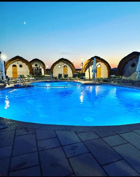 Property building, Swimming pool, sunbed