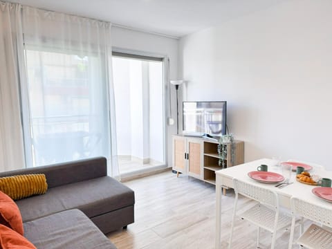 TV and multimedia, Living room, Seating area, Dining area, Evening entertainment