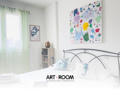 Bed, Photo of the whole room, Decorative detail, Bedroom, Text overlay